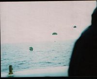 tn_Picking up personnel parachuting in
